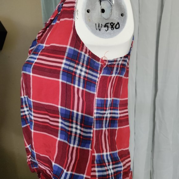 FNCY - Cute and Flirty Sleeveless Button Down - Picture 4 of 8